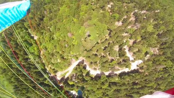  Парапланерист снял на видео свое падение с полуторакилометровой высоты