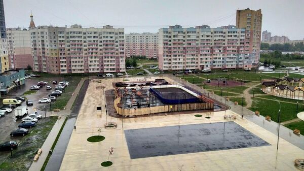 Спортплощадка в жилом комплексе, которую огородили забором в Иваново