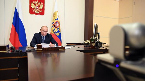 Президент РФ Владимир Путин во время рабочей встречи в режиме видеоконференции с губернатором Костромской области Сергеем Ситниковым