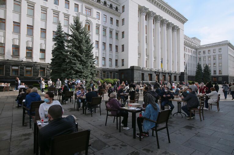 Акция с требованием отмены карантина в Киеве