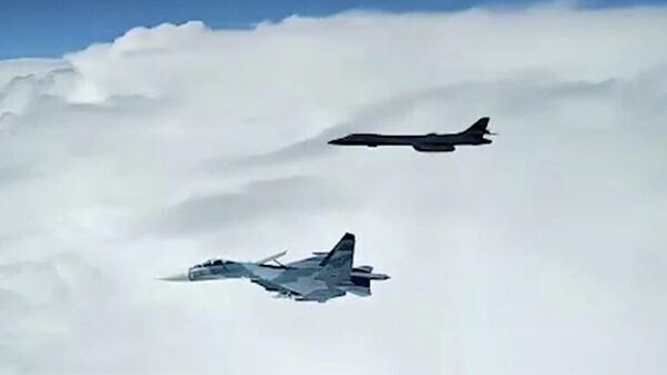 Кадр видео перехвата американского B-1B над Черным морем