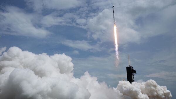 Первый пилотируемый запуск корабля Crew Dragon, созданного компанией SpaceX Илона Маска