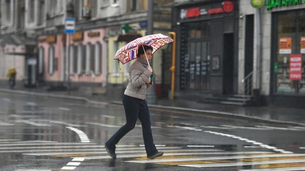 Женщина во время дождя