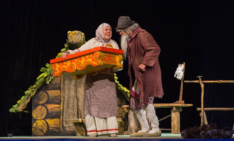 Сцена из спектакля Сказка о Золотой рыбке Иркутского областного ТЮЗа им. А.Вампилова Сцена из спектакля Сказка о Золотой рыбке Иркутского областного ТЮЗа им. А.Вампилова