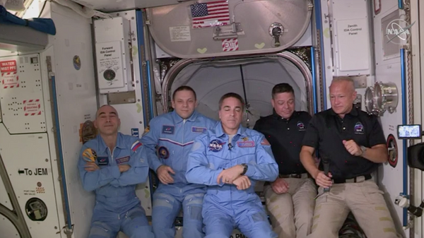 Экипаж Crew Dragon перешел на МКС
