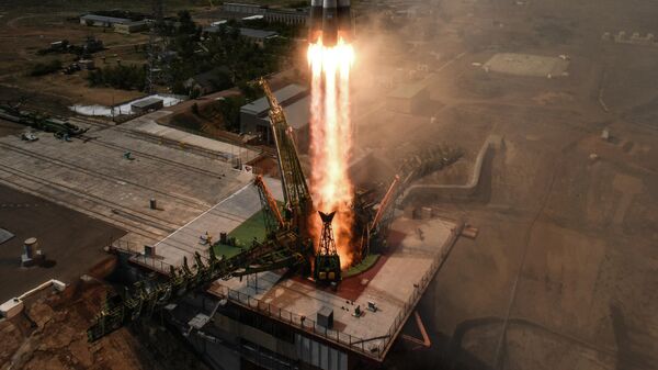 Запуск ракеты со стартового стола первой Гагаринской стартовой площадки космодрома Байконур
