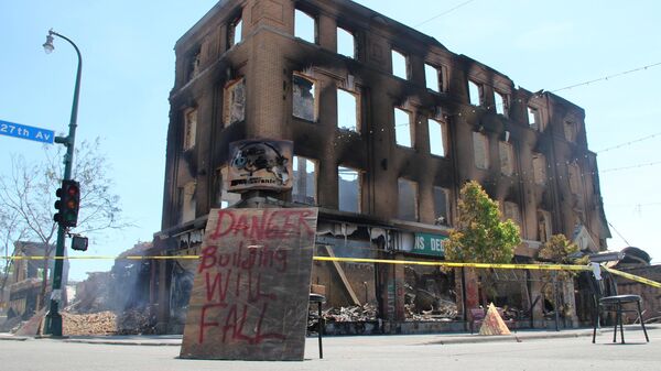 Сгоревшее во время протестов в Миннеаполисе здание