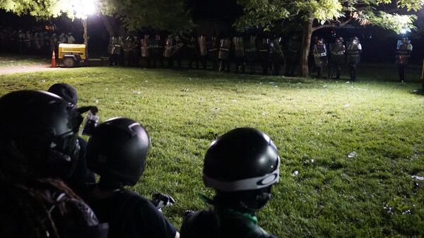 Полицейские недалеко от места собрания протестующих в Вашингтоне
