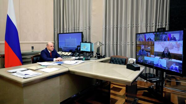 Председатель правительства РФ Михаил Мишустин проводит оперативное совещание в режиме видеоконференции