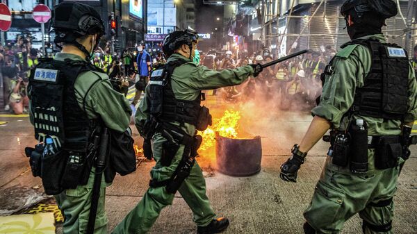Полиция во время акции протеста в Гонконге