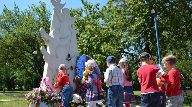 Памятник погибшим детям Донбасса