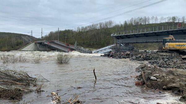 Обрушение железнодорожного моста в Мурманской области