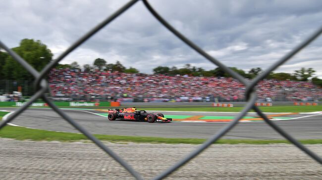 Red Bull Racing's Australian driver Daniel Ricciardo competes during the qualifying session at the Autodromo Nazionale circuit in Monza on September 1, 2018 ahead of the Italian Formula One Grand Prix. (Photo by Andrej ISAKOVIC / AFP)