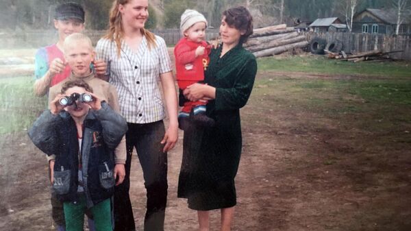 Анна с детьми в год, когда вышла из тайги