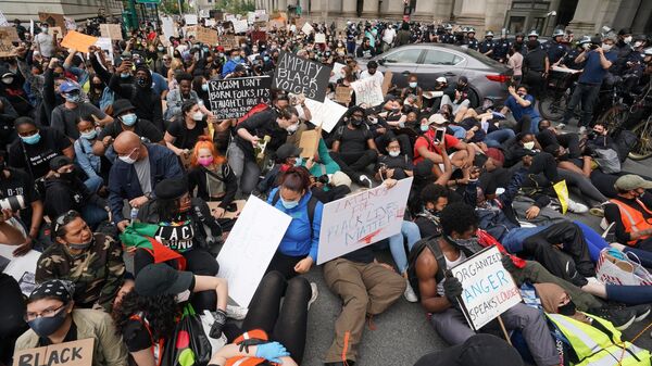 Протестующие на одной из улиц Нью-Йорка