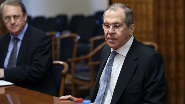 Министр иностранных дел РФ Сергей Лавров во время встречи с вице-премьером ПНС Ливии Ахмедом Майтигом