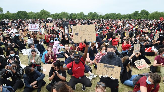 Акция в Лондоне в поддержку протестующих США