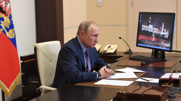 Президент РФ Владимир Путин проводит в режиме видеоконференции совещание о мерах по ликвидации разлива дизельного топлива в Красноярском крае