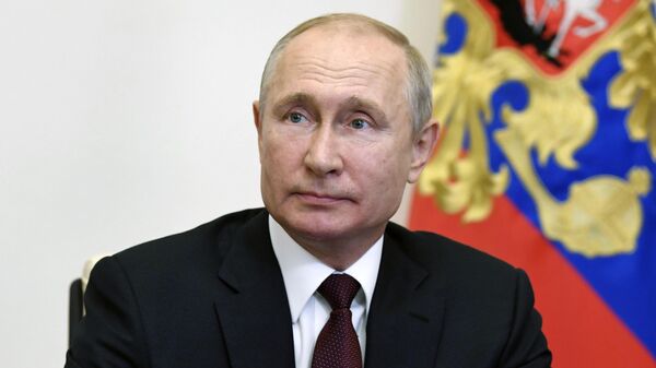 Президент России Владимир Путин проводит оперативное совещание с постоянными членами Совбеза в режиме видеоконференции