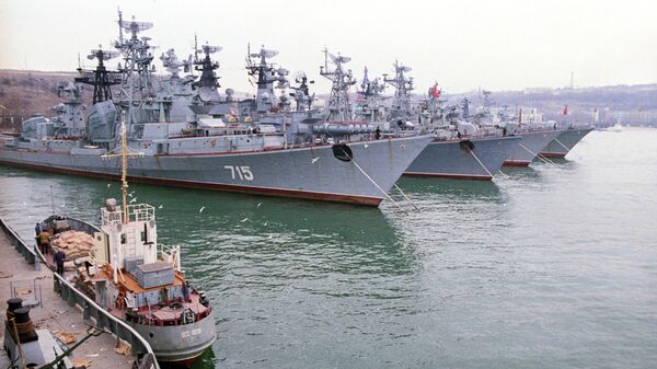 Военно-морские корабли Черноморского флота в бухте Севастополя