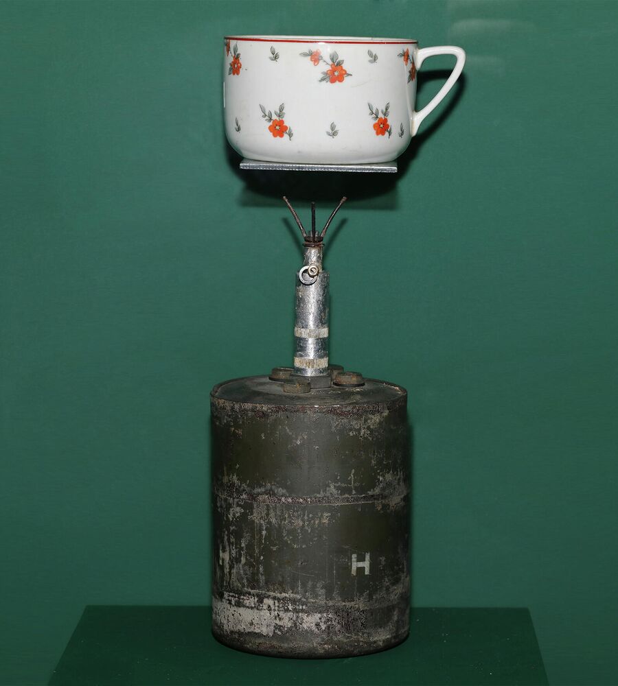 Чашка, снятая с немецкой мины после изгнания гитлеровцев из Сталинграда