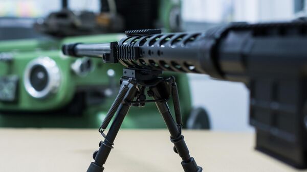 Снайперская винтовка на сошках на заводе по производству снайперских винтовок оружейной компании Lobaev Arms