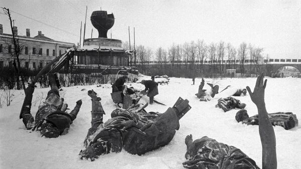 Памятник Тысячелетие России на территории Новгородского Кремля, разрушенный фашистскими захватчиками