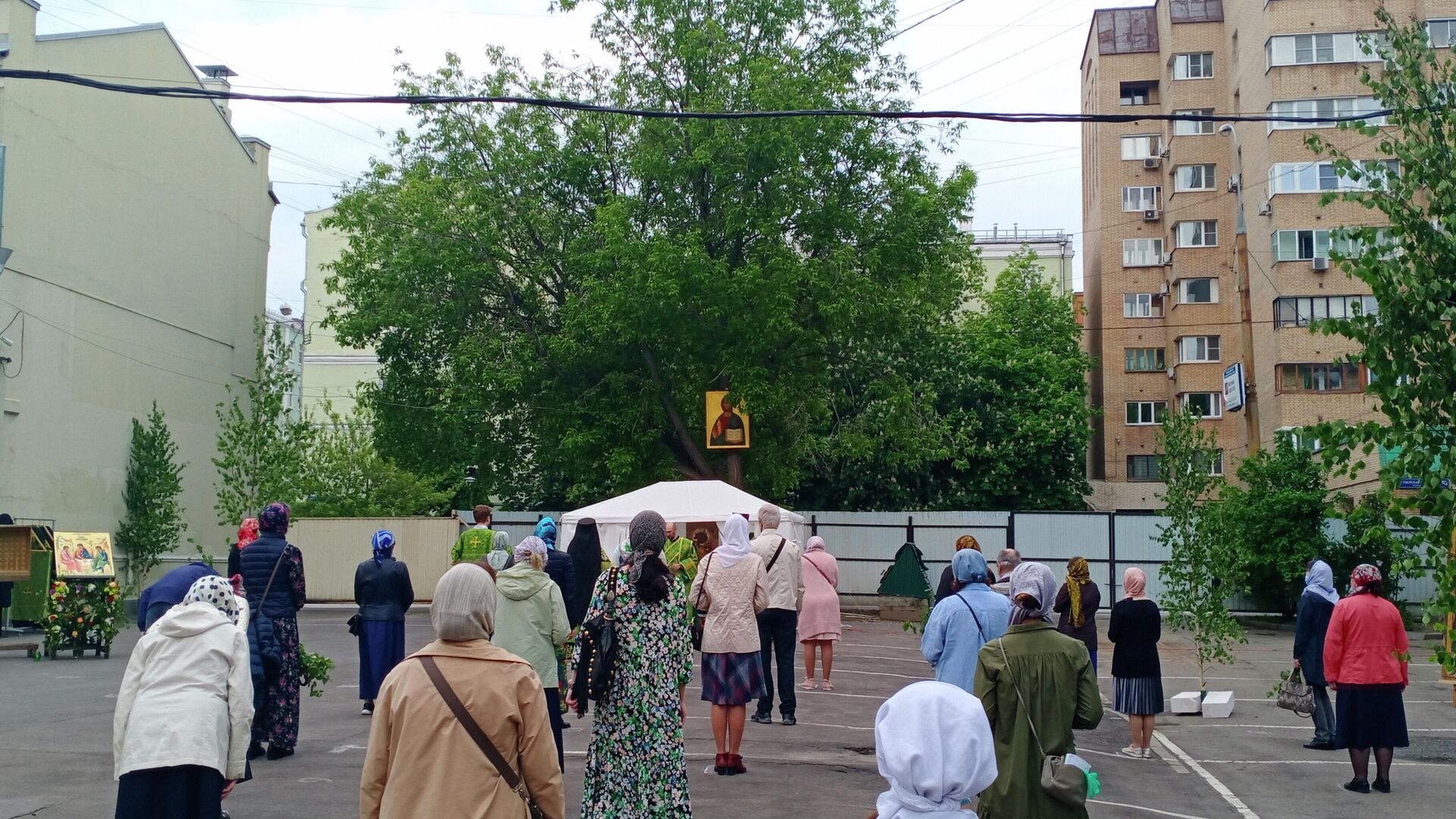 День Святой Троицы в Московском подворье Спасо-Преображенского Валаамского монастыря. Москва,  7.06.2020 - РИА Новости, 1920, 07.06.2020