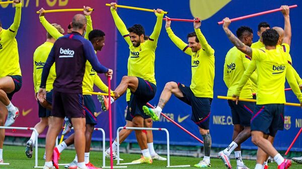 Футболисты Барселоны на тренировке