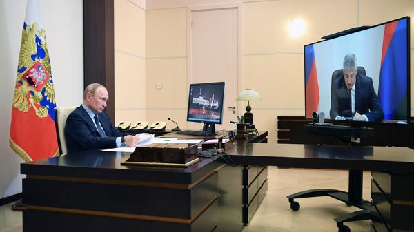 Президент РФ Владимир Путин во время встречи в режиме видеоконференции с главой Республики Карелия Артуром Парфенчиковым