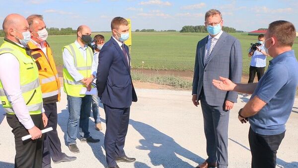 Глава Омской области проверил дорогу, построенную на геотекстиле
