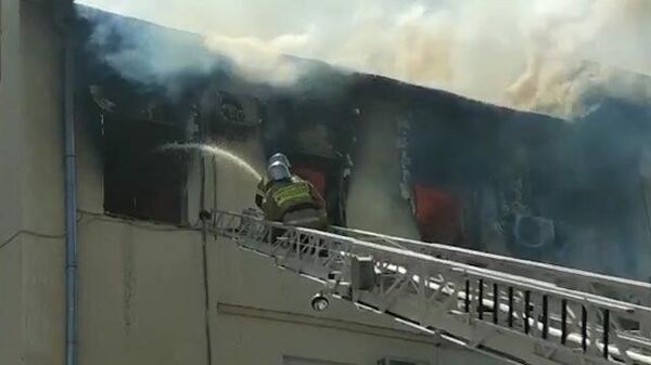 Тушение пожара в здании “Ростелекома” в Махачкале. Кадры МЧС