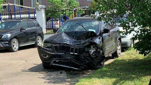 Пострадавший в результате аварии автомобиль актёра Михаила Ефремова Jeep Grand Cherokee