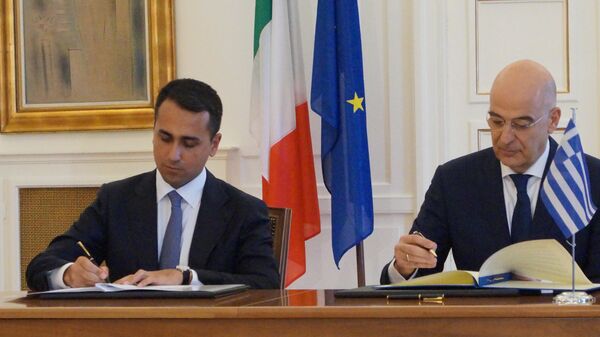 Министры иностранных дел Греции Никос Дендиас и Италии Луиджи Ди Майо подписали соглашения по разграничению морских зон