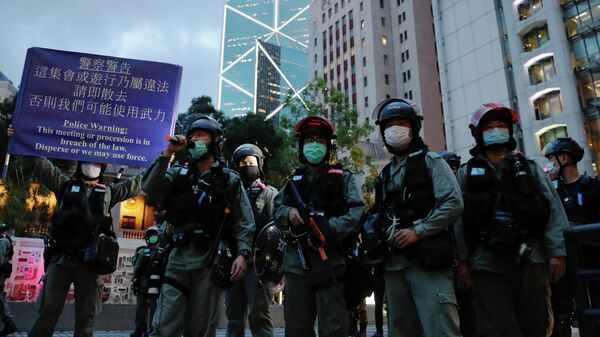 Сотрудники полиции во время акции протеста в Гонконге