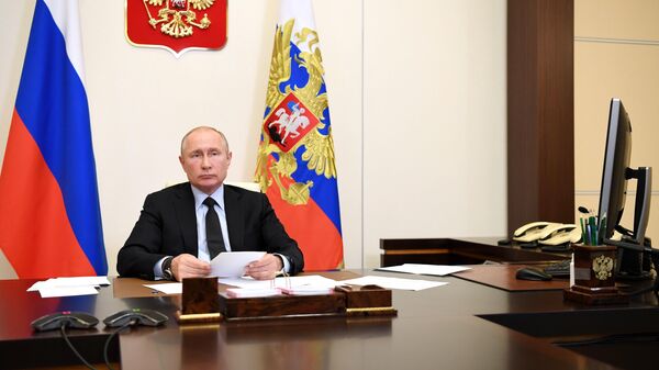 Президент РФ Владимир Путин проводит в режиме видеоконференции совещание по информационным технологиям и связи