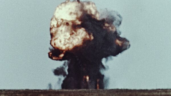 Ядерный гриб. Кадр из кинофильма Служу Советскому Союзу