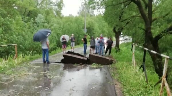 Мост в Новой Москве, размытый паводком