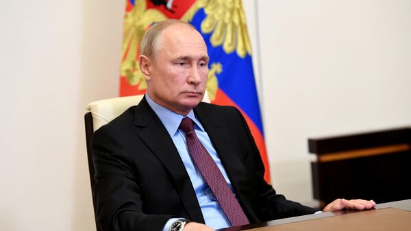Президент РФ Владимир Путин проводит оперативное совещание с постоянными членами Совета безопасности РФ 