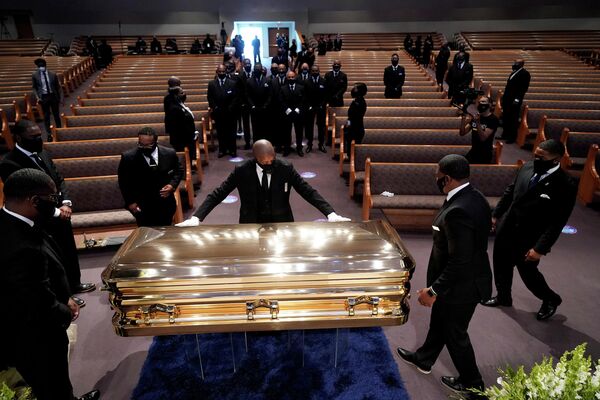 Подготовка к похоронам Джорджа Флойда в Хьюстоне