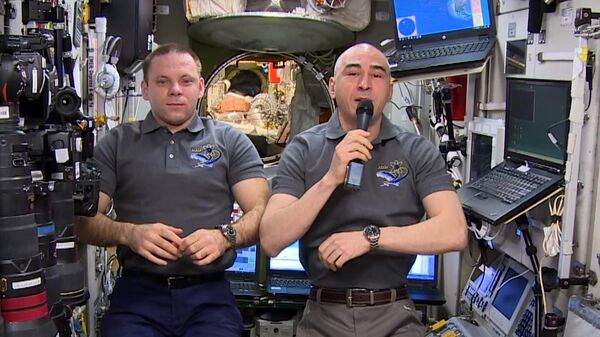 Поздравление российских космонавтов с Днем России