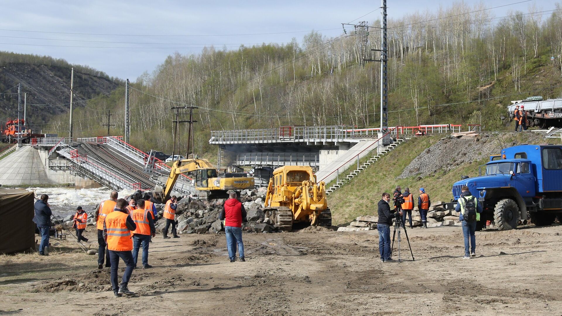 Работы на месте обрушения железнодорожного моста через реку Кола между станциями Кола и Выходной в Мурманской области - РИА Новости, 1920, 28.09.2020