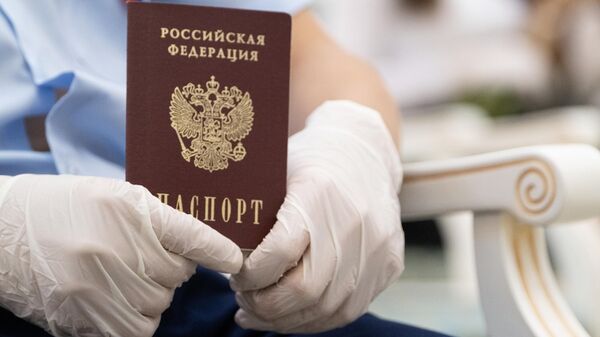 Торжественное вручение паспортов 14-летним жителям Сахалинской области в День России Торжественное вручение паспортов 14-летним жителям Сахалинской области в День России