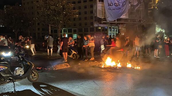 Участники массовых волнений в Бейруте