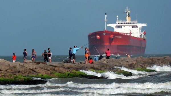 Нефтяной танкер у берегов штата Техас в Мексиканском заливе