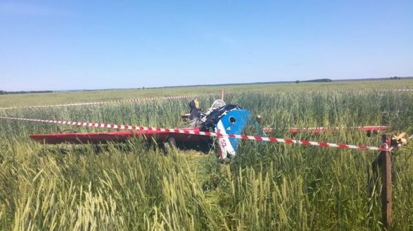 На месте крушения легкомоторного самолета в Кинельском районе Самарской области