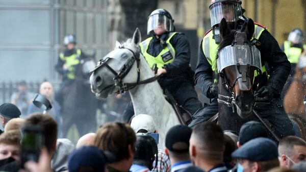 Столкновения сотрудников полиции с участниками акции протеста против полицейского произвола в Лондоне