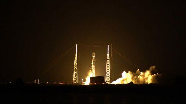 Кадры запуска в космос девятой партии спутников Starlink (SpaceX) с базы ВВС США 