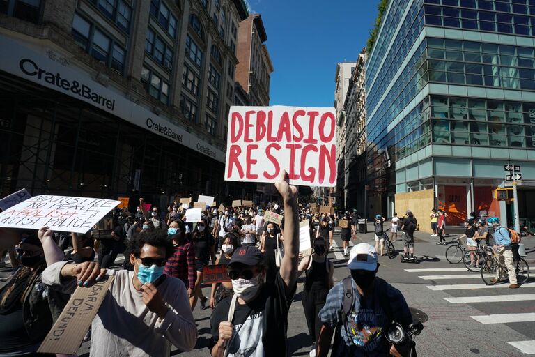 Протестующие на одной из улиц Нью-Йорка