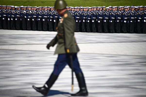 Военнослужащие перед церемонией освящения главного храма Вооруженных сил РФ в парке Патриот в Московской области